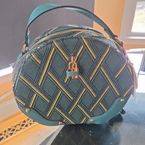 NWT, GREEN woven vegan handbag with matching wallet and crossbody strap.